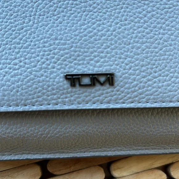 NWT Tumi Belden Cross- body leather bag -SOLD OUT ONLINE - Picture 5 of 12